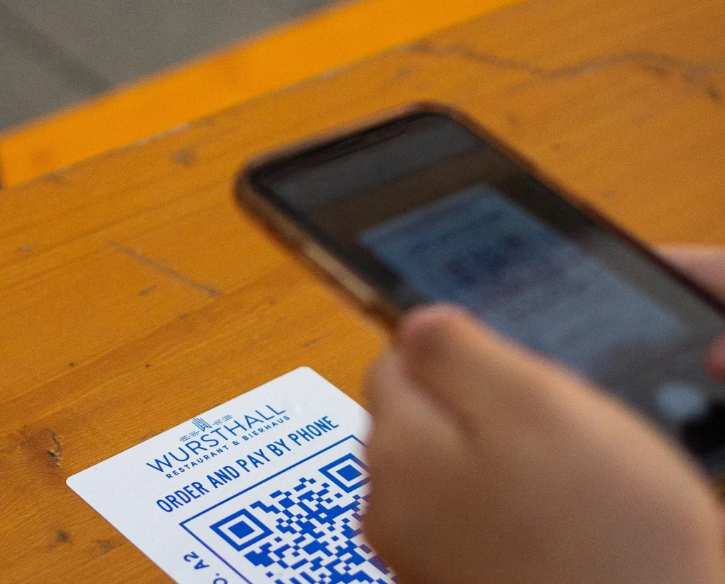 Identifikasi dengan RFID dan QR Code